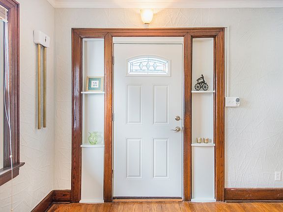 Distinctive Moulding 