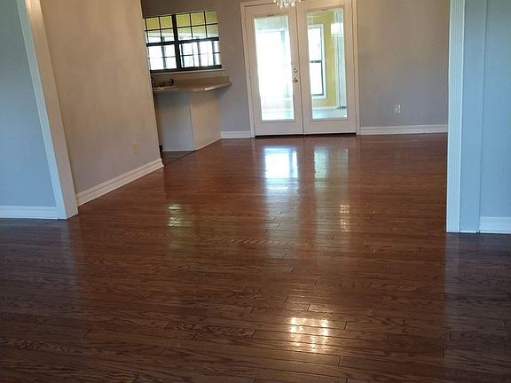 3rd image of 200 Village Ln