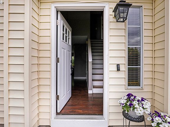 4th image of 9417 NE 133rd Ave