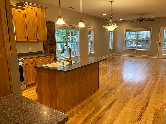 3rd image of 119 McNeilly Cir