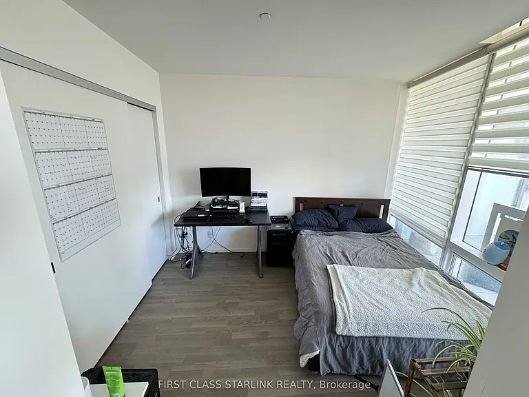 1 Bloor St E #811 — Photo 8