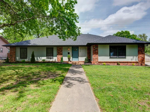 2329 E Meadow Drive, Springfield, MO 65804
