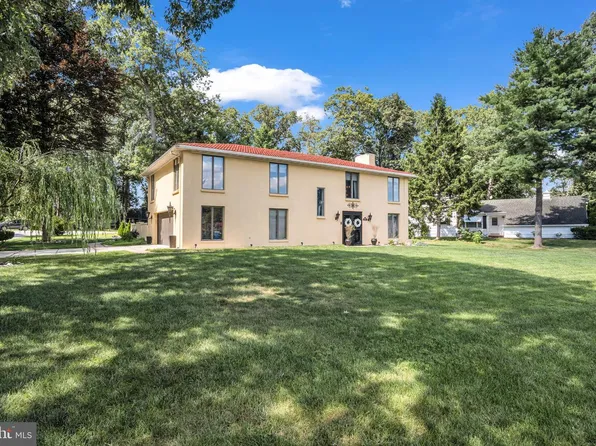 6075 Fairway Dr W, Fayetteville, PA 17222