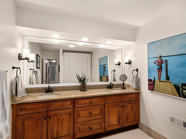 Upstairs Full Bath with double sinks, Tub and Shower