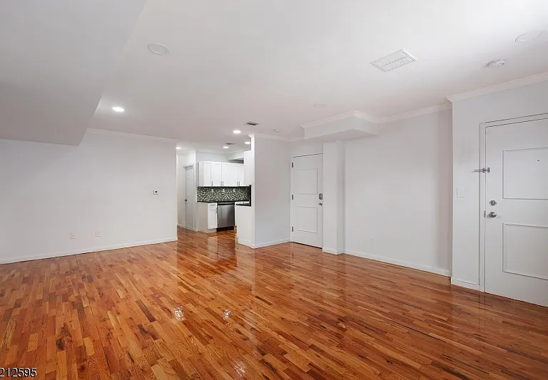 131 Armstrong Ave — Photo 5