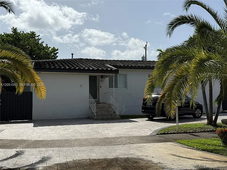 2001 SW 82nd Pl #ADU — Photo 1