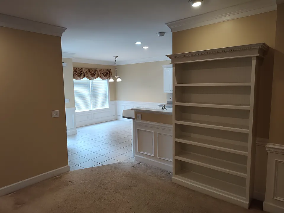 7 Ellis Ave #4