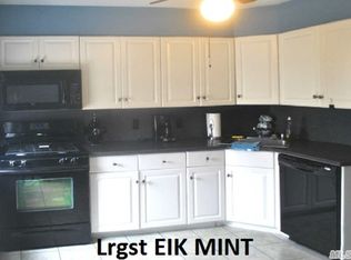 25157 71st Rd, Bellerose, NY 11426