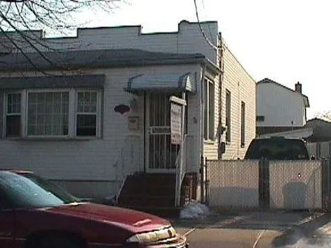 8952 Gold Rd photo 1