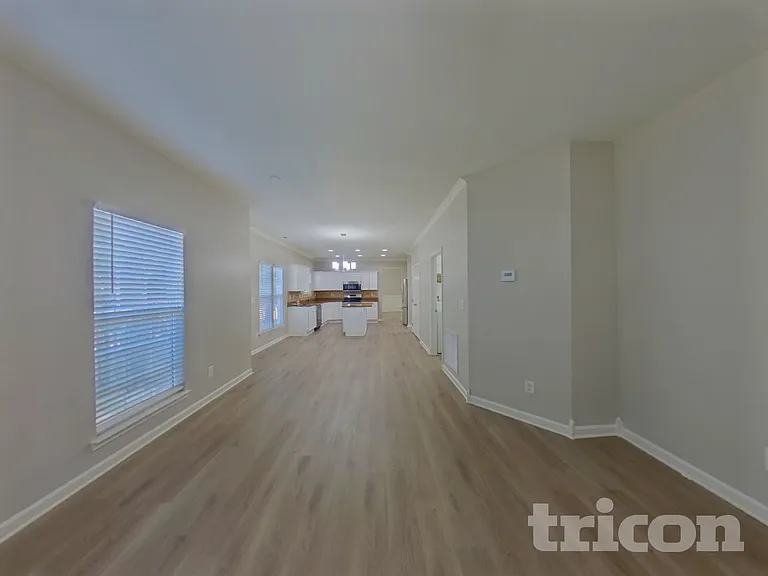1002 Hollingdale Ct — Photo 2