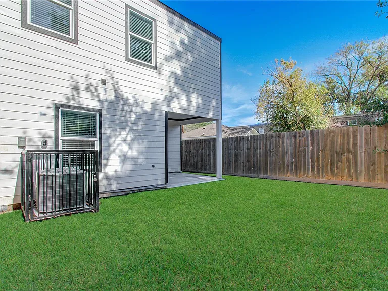 835 S Victory Dr — Photo 38