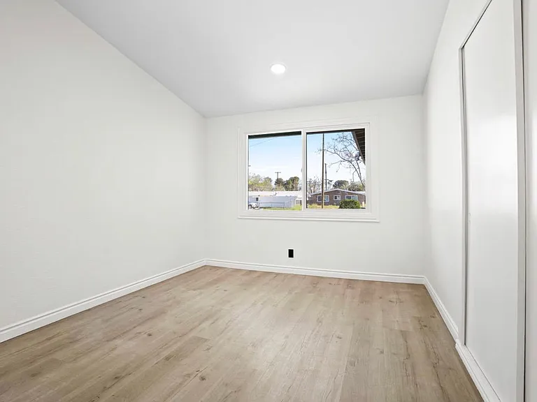44715 Gingham Ave — Photo 11