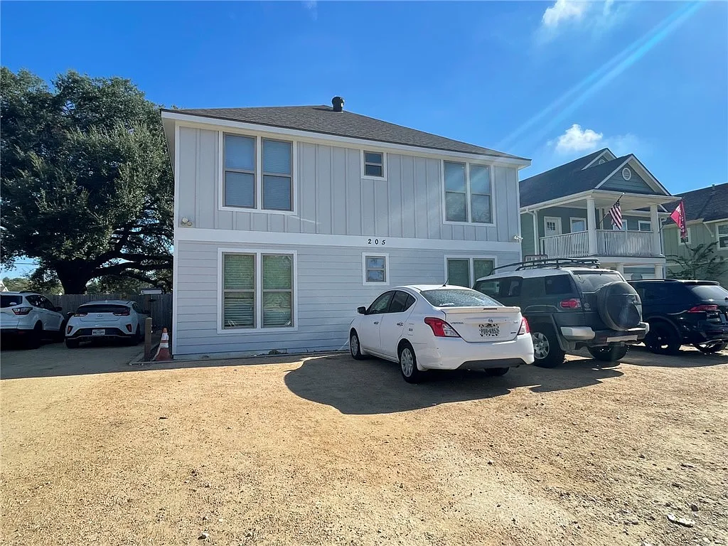 4 bed, 1200 sqft, $2,800 — Photo 2