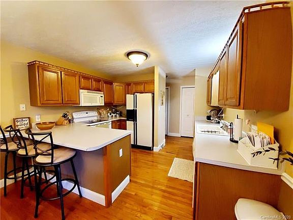 5th image of 45 Sunny Ln