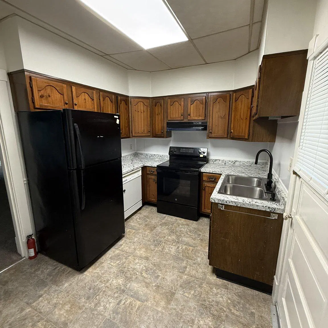 3 bed, 1.0 bath, 1981 sqft, $1,495 — Photo 4