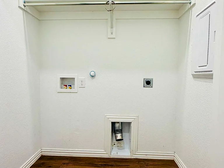 114 Providence Ave — Photo 12