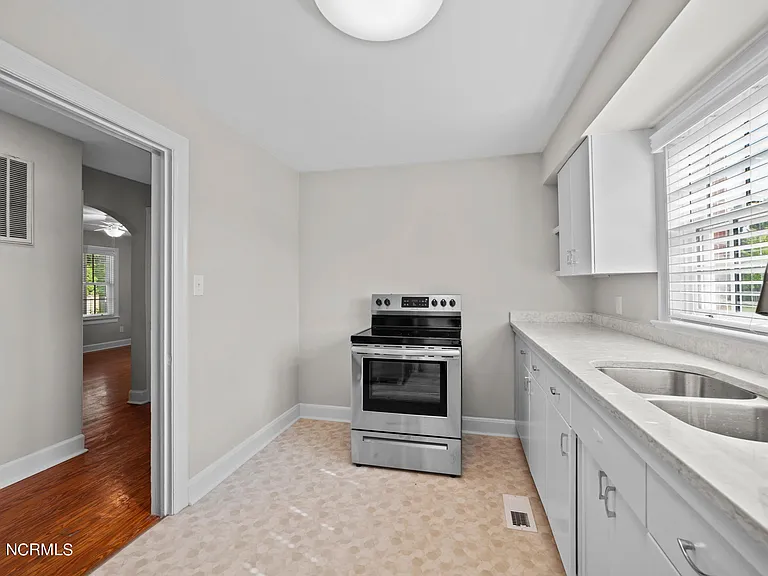 514 Broad St — Photo 13