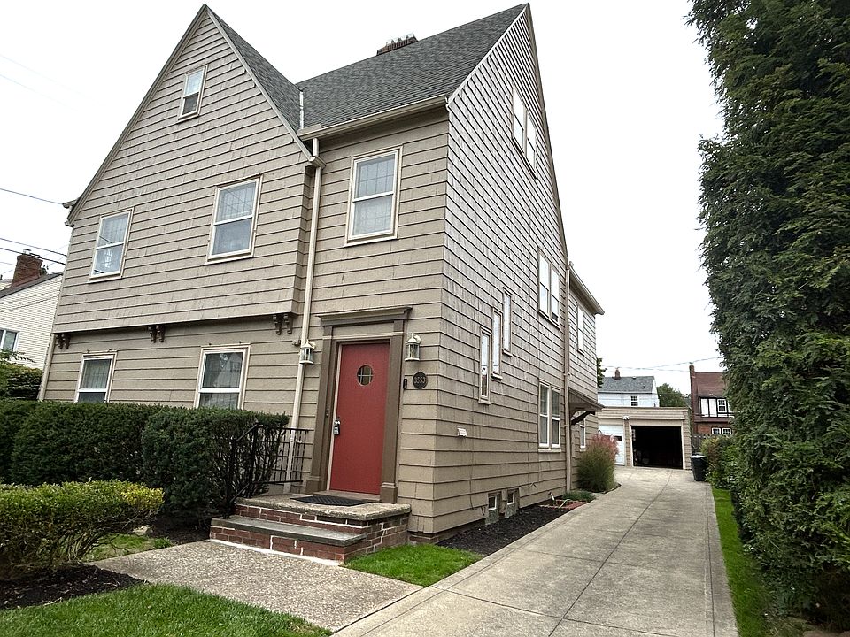 Front of the duplex. The entrance for this rental is on the side of the unit.