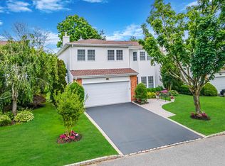 28 Hamlet Dr, Commack, NY 11725