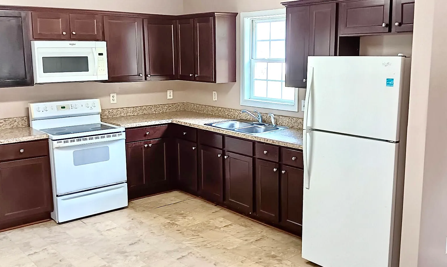 3 bed, 1.5 bath, 1050 sqft, $1,400 — Photo 3