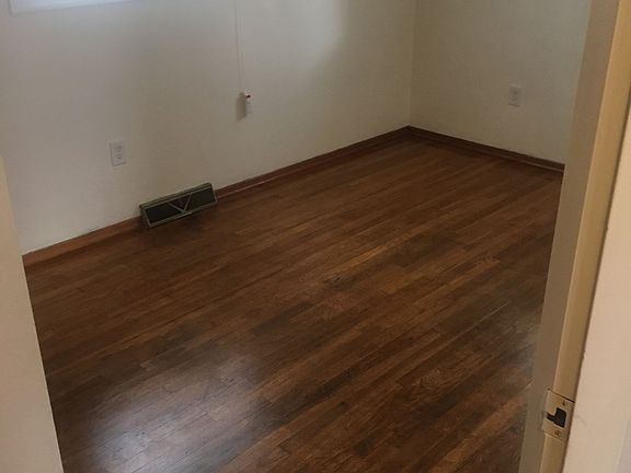 3rd image of 214 Lakeside Ave