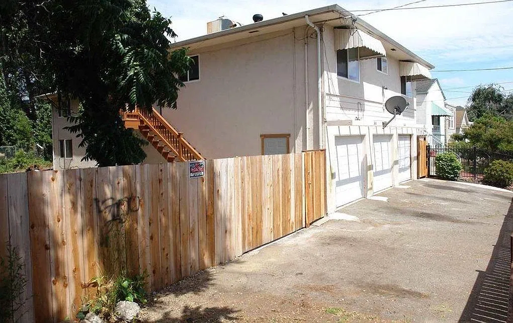 3410 Salisbury St — Photo 2