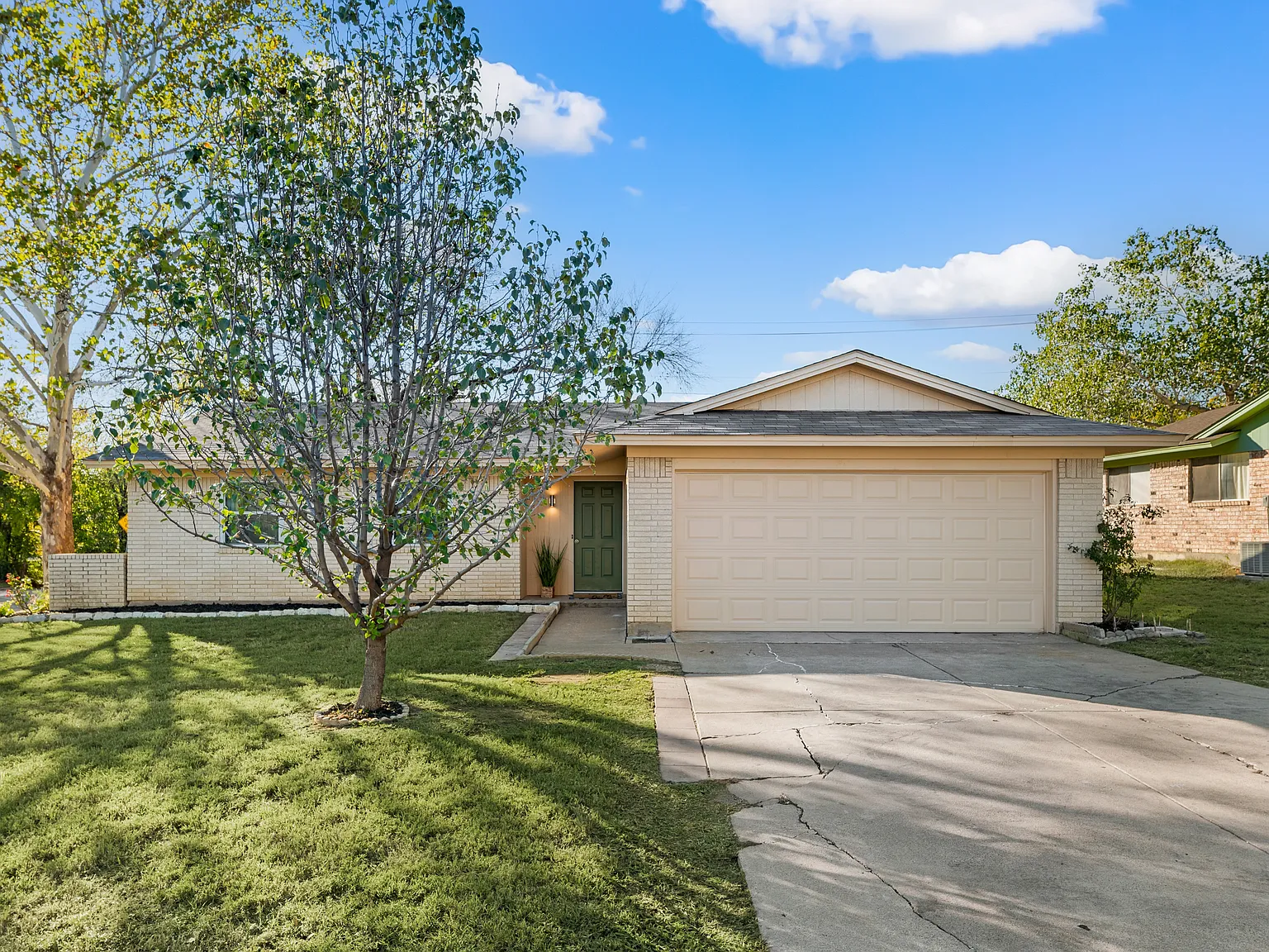 2917 Briercliff Dr — Photo 1