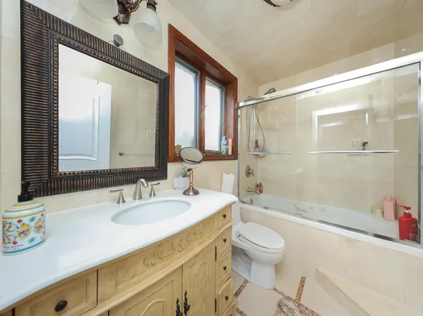 2568 East 2nd Street image 18 of 41