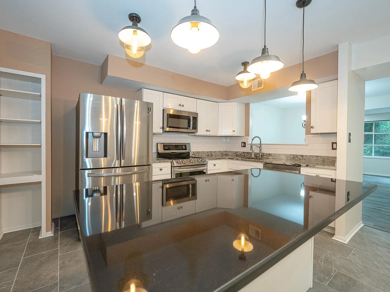 3 bed, 2.5 bath, 1500 sqft, $2,750 — Photo 2