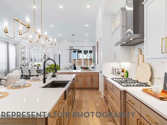 5th image of 1613 Royal Oaks Dr