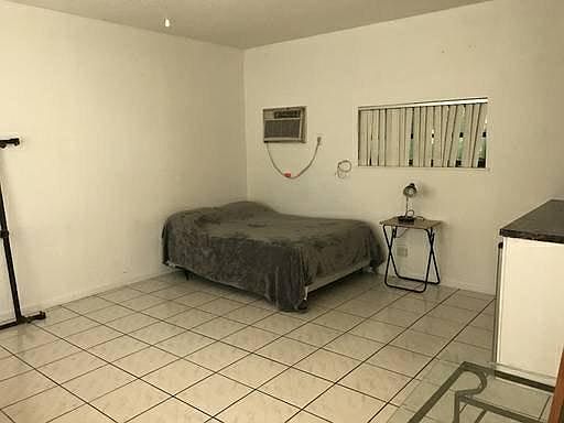 2nd image of 2712 NE 21st Ter