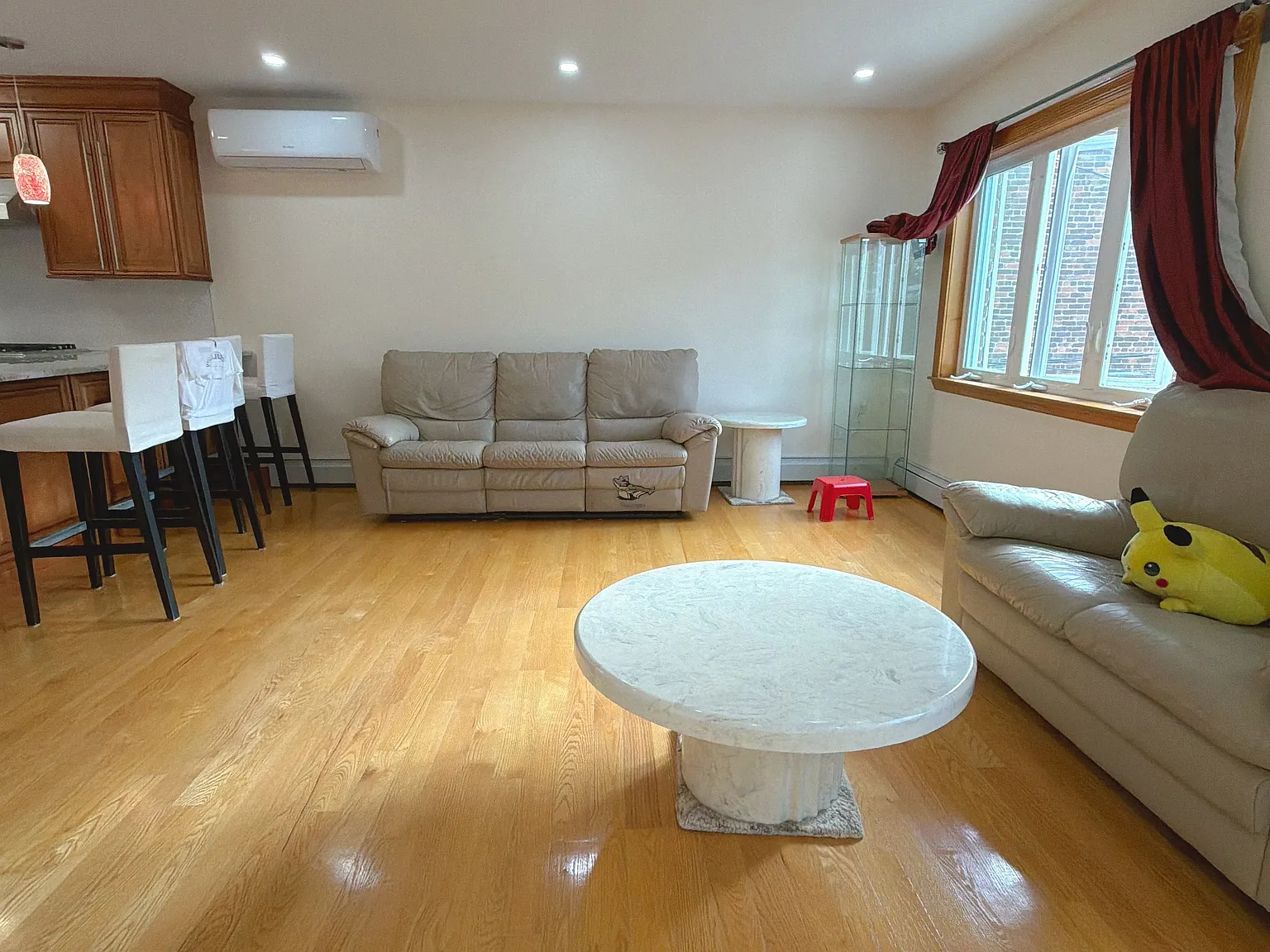 2 bed, 900 sqft, $2,700 — Photo 2