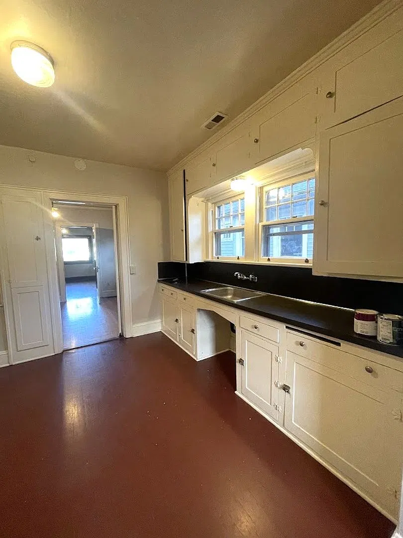 Marigold Manor — Photo 4