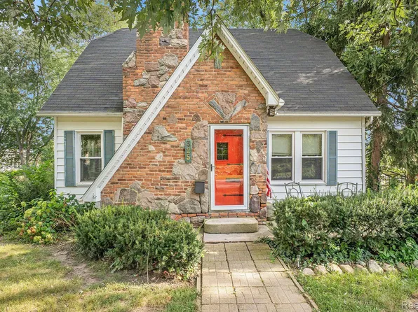 325 Orchard St, Grand Blanc, MI 48439