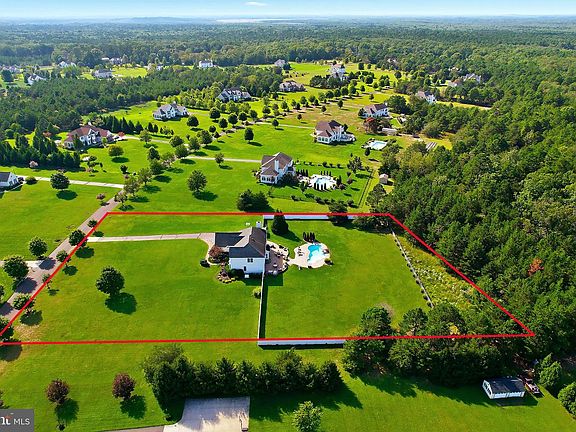 2nd image of 43 Oxford Cir