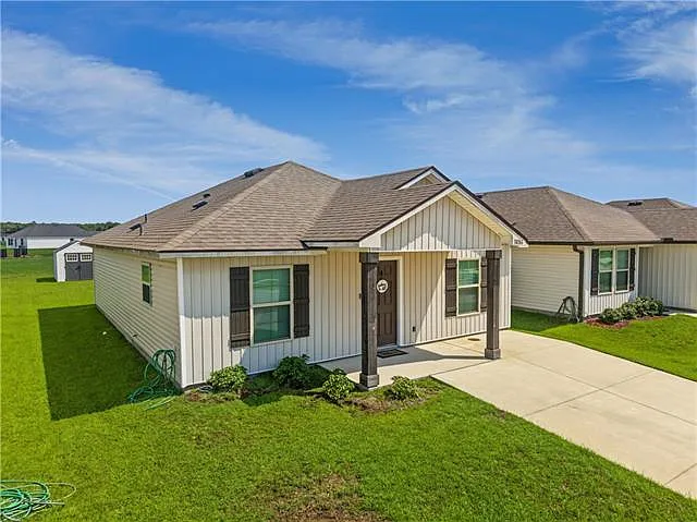 3 bed, 2.0 bath, 1188 sqft, $2,000 — Photo 3