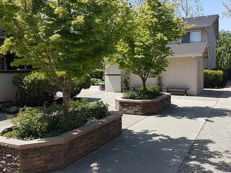 Redwood Apartments — Photo 25