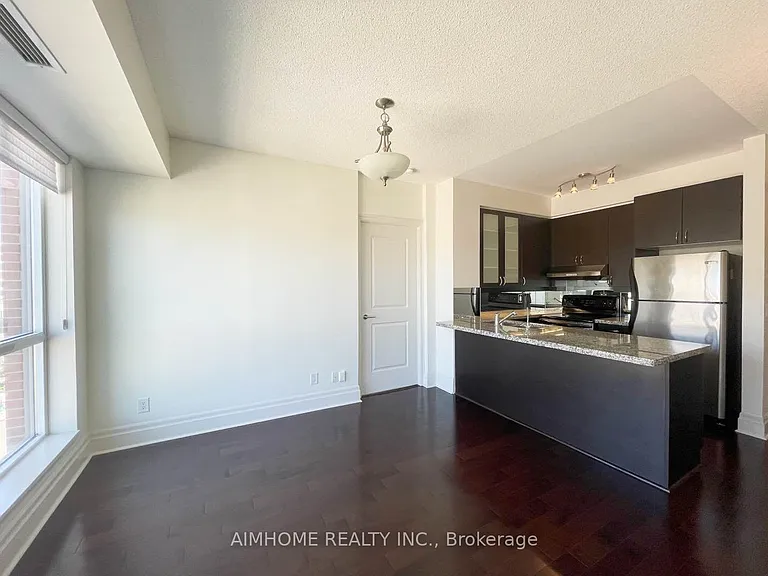 39 Upper Duke Cres #602 — Photo 5