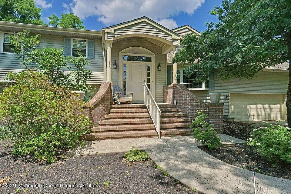 5 bed, 2.5 bath, 2674 sqft, $3,250 — Photo 1