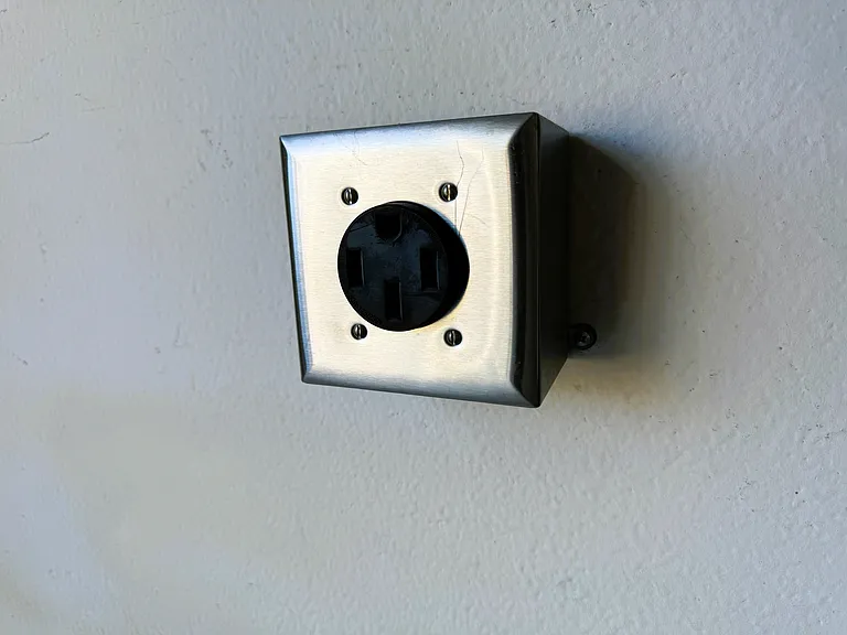 220V outlet in garage for Level 2 EV charging