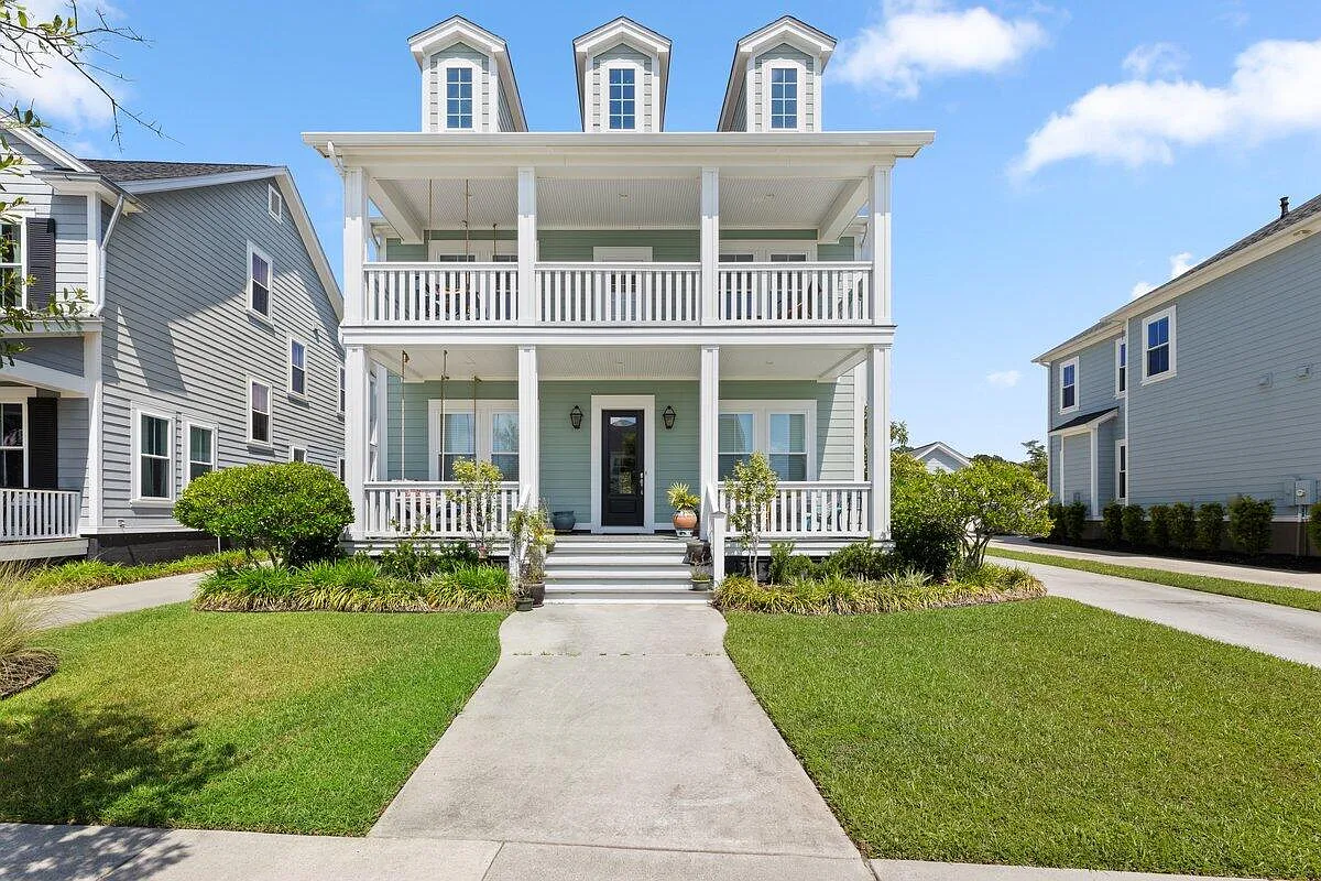 4 bed, 3.5 bath, 3056 sqft, $5,495 — Photo 1
