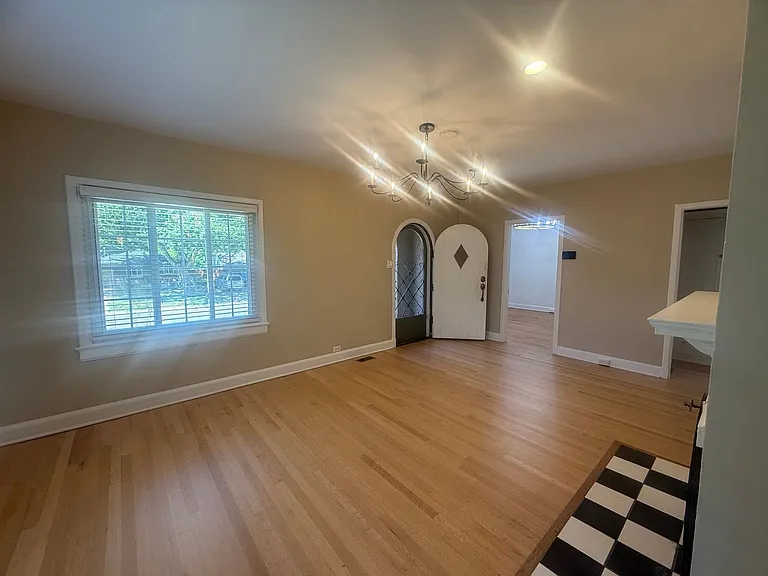 834 N Newport St — Photo 4