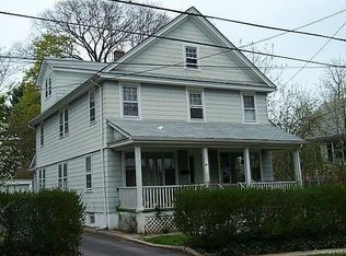 267 Schenck Right Side Ave, Great Neck, NY 11021