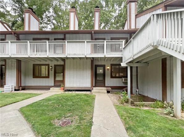 515 Meredith Ln APT 2E, Cuyahoga Falls, OH 44223