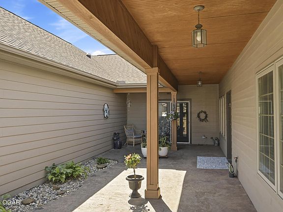 4th image of 1909 Bluebird Way