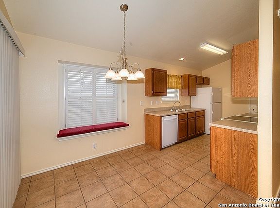 5th image of 42 Coastal Ln