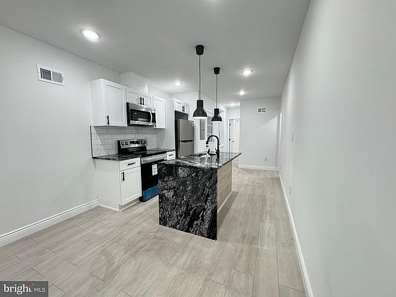 3rd image of 2038 McKean St #1