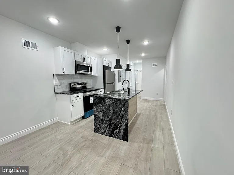 2038 McKean St #1 — Photo 3