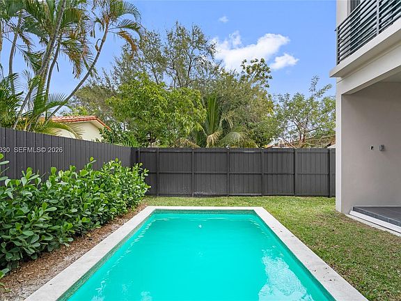 3rd image of 1431 SW 20th St