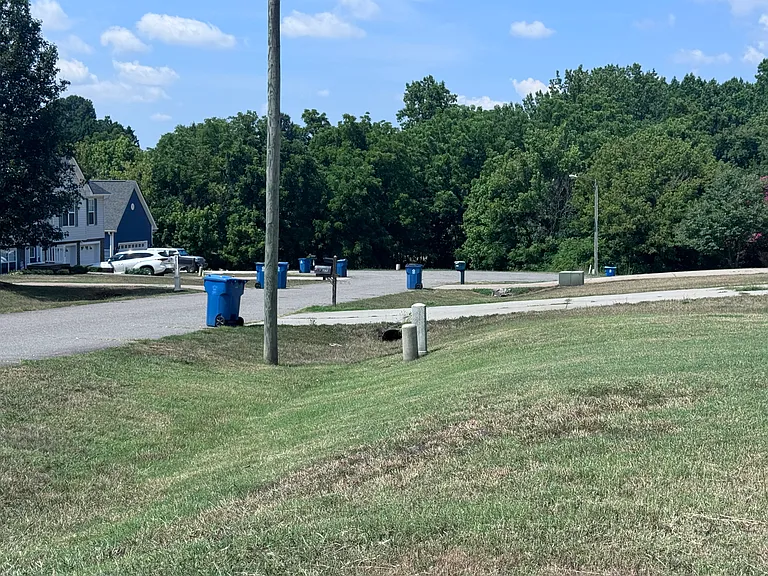 Corner lot, culdesac view.
